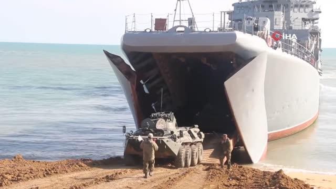 - Rusya, Ukrayna sınırlarındaki askerlerini geri çekmeye başladı- Rus askerleri, Kırım'daki tatbikat sonrası daimi görev yerlerine dönüyor