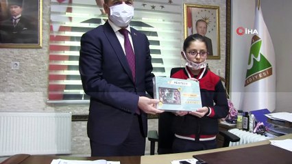 23 Nisan'da başkan koltuğuna oturdu, okulun eksiklerini tamamladı