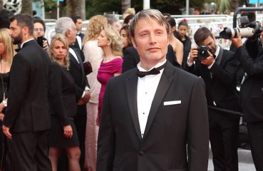 Mads Mikkelsen : ce souvenir insolite qu’il a gardé après avoir joué dans un clip de Rihanna