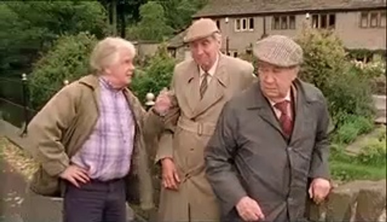 Last Of The Summer Wine S26/E7.  'The McDonagh's of Jamieson Street'  Sallis, Frank Thornton, Dora Bryan, Thora Hird, Kathy Staff, Burt Kwouk