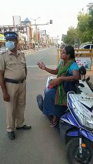 அபராதமா? நானும் ரவுடிதான்- தஞ்சை போலீசாருடன் மோதிய இளம் பெண்- வீடியோ