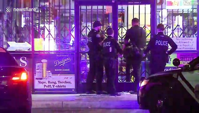 Ce voleur se retrouve coincé dans la porte du magasin... la honte