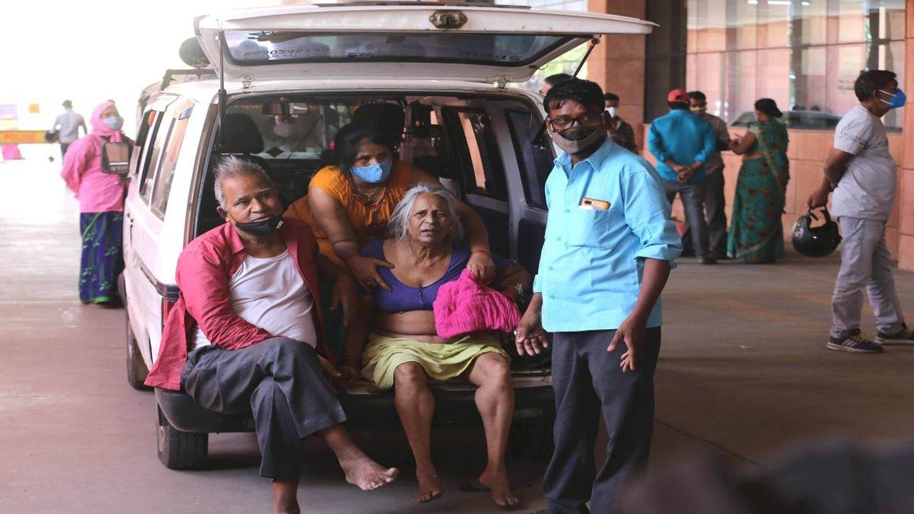 Pali: No beds in Hospitals, patients lying outside toilets