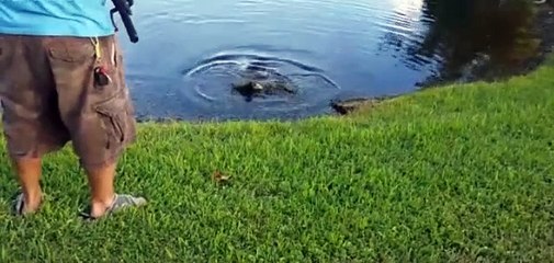Balıkçı, oltasına takılan şeyi görünce hayrete düştü