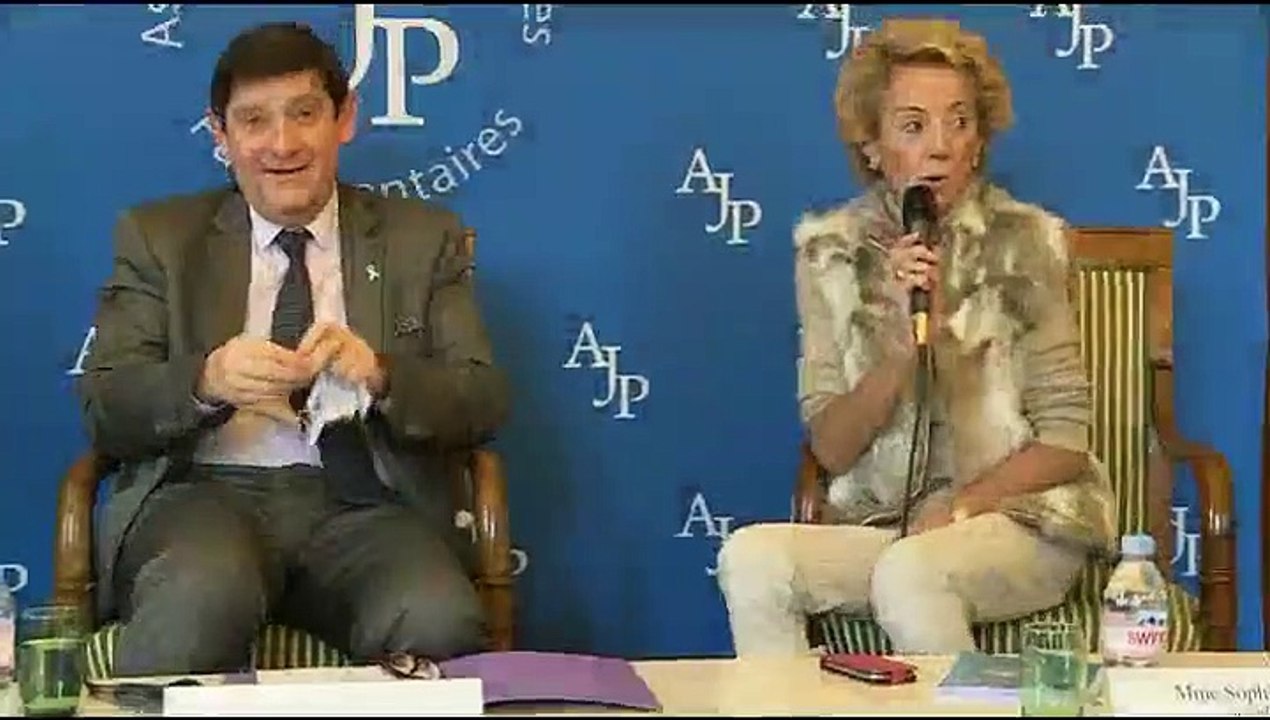 Conférence de presse de Patrick Kanner, Ministre de la Ville, de la Jeunesse et des Sports - Mercredi 25 novembre 2015