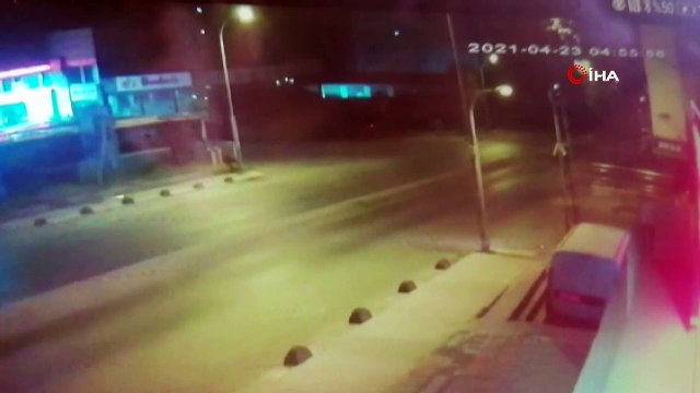 Bağcılar'da ambalaj fabrikasındaki patlama kamerada