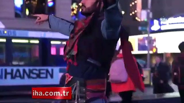 Times Meydanı, zeybek nağmeleriyle inledi