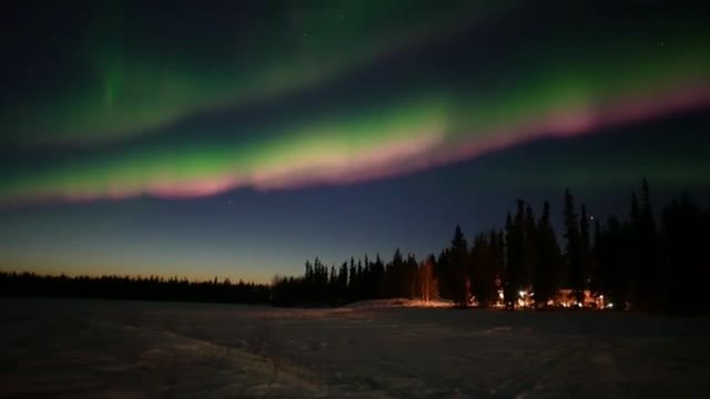 Termina la temporada de las auroras boreales con un baile de luces de colores en el cielo de Alaska