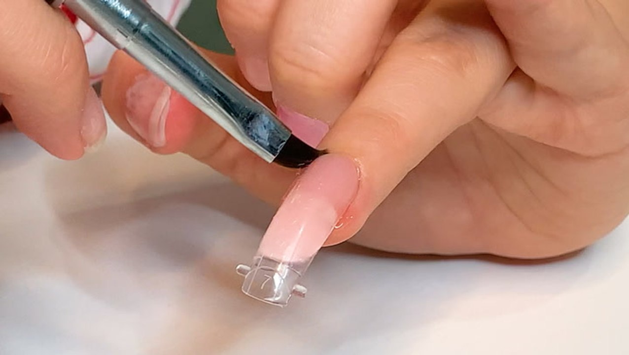 Polygel kit creates easy nail extensions
