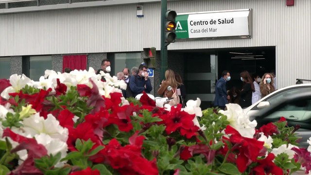 Moreno visita el centro de salud Casa del Mar en Almería