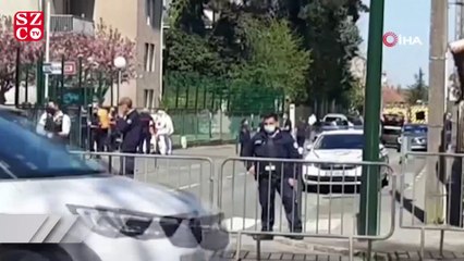 Paris'te karakolda bıçaklı saldırı