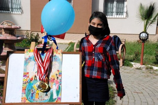 AK Parti'nin 23 Nisan logosu Simay'dan