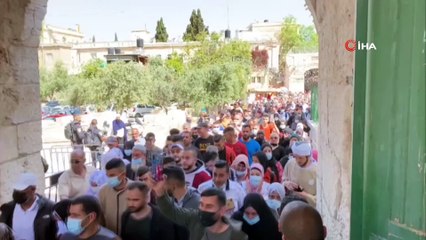 - Mescid-i Aksa'da 60 bin kişiyle Cuma namazı