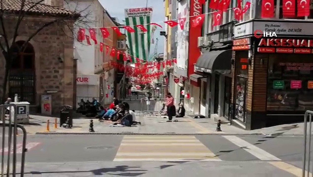 Doğu Karadeniz'de en fazla vakanın olduğu il olan Giresun'da cuma namazı böyle kılındı