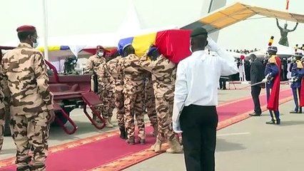 تشاد تشيع رئيسها الراحل بحضور ماكرون