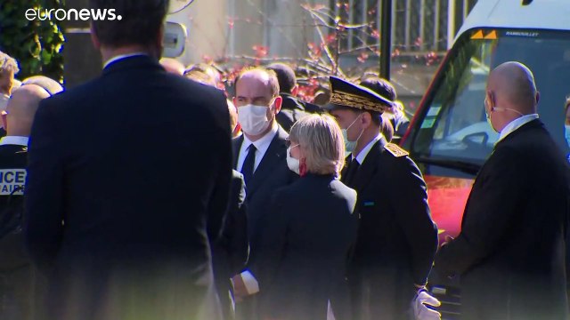 Francia: poliziotta uccisa a coltellate. L'assalitore avrebbe gridato Allah Akbar