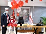 İzmir depreminin mucize ismi Ayda, Bornova'da başkanlık koltuğuna oturdu