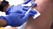 La EMA desconseja administrar solo una dosis de la vacuna de AstraZeneca