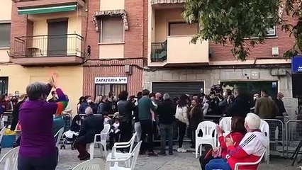 Aplausos a Pablo Iglesias a la llegada a un mitin este viernes
