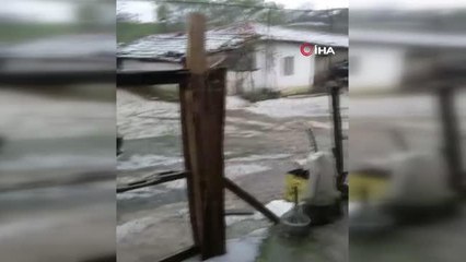 Tekirdağ'da bir mahalle dolu yağışı sonrası beyaza büründü