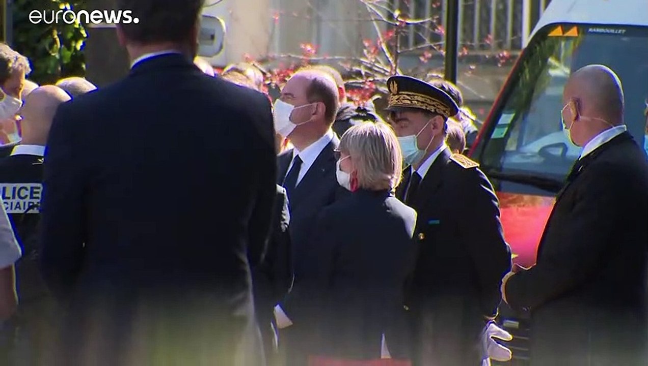 Terror-Verdacht - Polizeibeamtin bei Paris erstochen