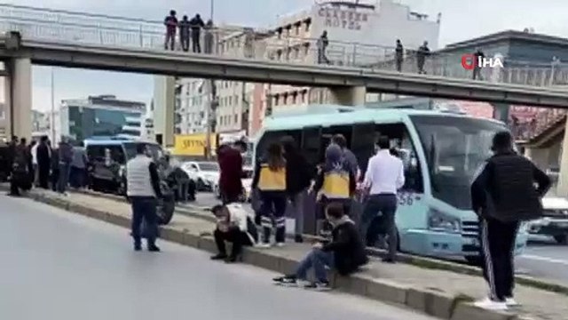 Pendik D-100 Karayolu’nda otomobil ile minibüs çarpıştı. Kazada 1 kişi hayatını kaybetti. 3’ü ağır 5 kişi yaralandı.