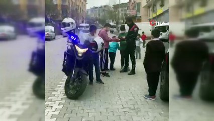 Esenyurt polisinden çocuklara 23 Nisan sürprizi