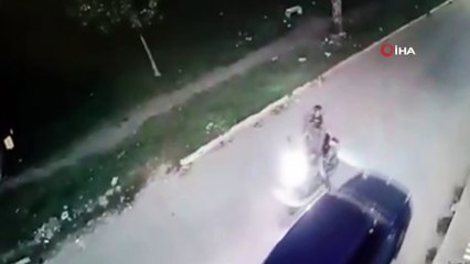 - Kız arkadaşının fotoğrafını beğenen adama kurşun yağdırdı- Saldırı anı kameraya yansıdı