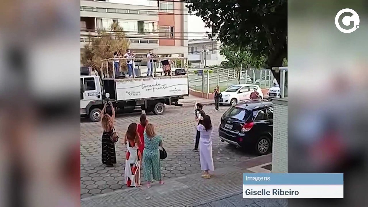 'Tocando em frente Camerata' em apresentação na Mata da Praia