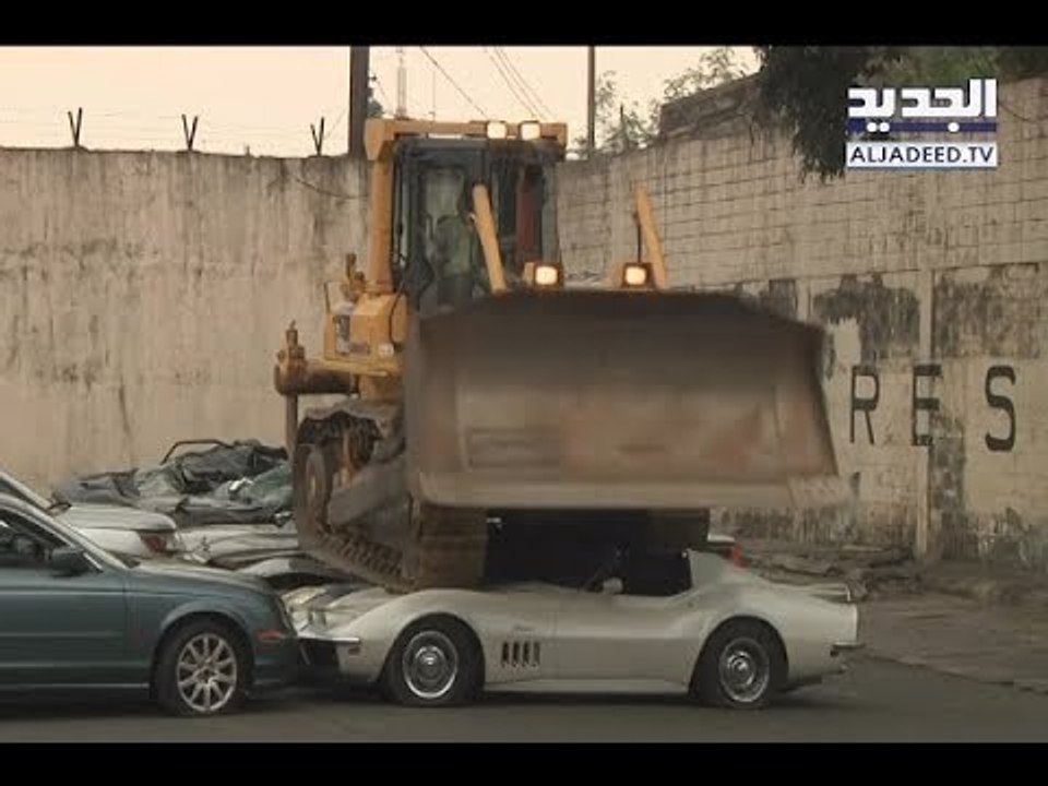 الرئيس الفلبيني يحطم عشرات السيارات الفارهة بتهمة التهرب الضريبي