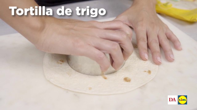 Tacos de pescado con ensalada de col y aguacate