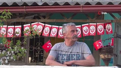 Adnan öğretmen, öğrencilerini bekliyor: "Sanki sınıfmış gibi evimin bahçesini süsledim"
