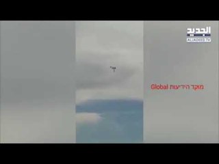 لحظة قفز أحد الطيارين "الإسرائيليين" بعد إصابة طائرتهما بنيران سورية