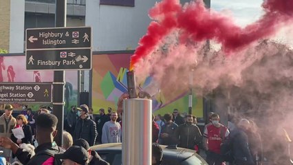 Arsenal fan protests ahead of Everton game