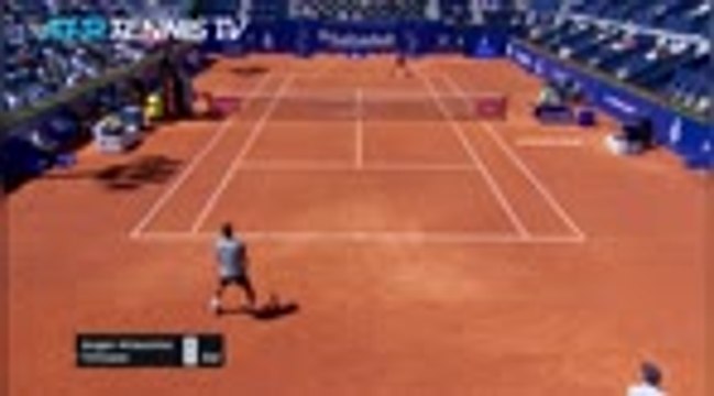 Tsitsipas continues winning run on clay