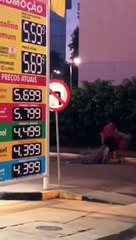 Homem é flagrado arrastando 250kg de fios de cobre no Setor Hoteleiro Sul