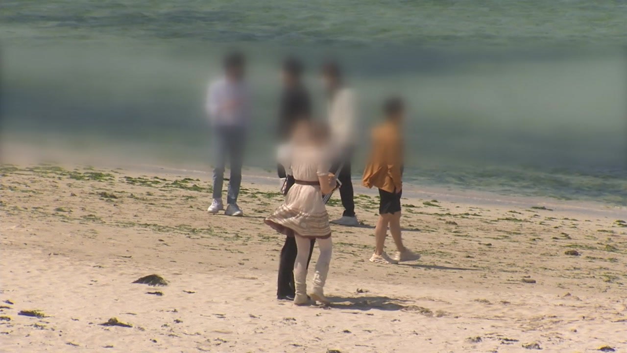 관광객 밀려드는 제주...방역 고민 커 / YTN