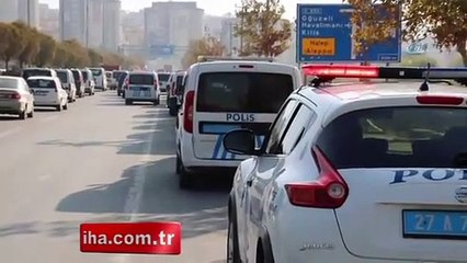 Düğün konvoyundaki silahı almaya çalışan polise saldırı