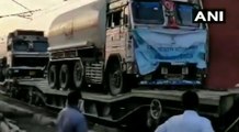 झारखंड के बोकारो से लखनऊ पहुंची 'ऑक्सीजन एक्सप्रेस', 20-20 हजार लीटर क्षमता के है टैंकर