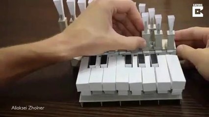 Il fabrique un Mini orgue en papier et carton et le résultat est incroyable