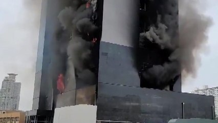 용인 침대공장에서 불...붕괴 우려에 진화 난항 / YTN