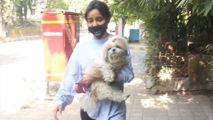 Neha Sharma ने Morning Walk पर Camerapersons से की बदतमीज़ी, Video हुई Viral ! | FilmiBeat