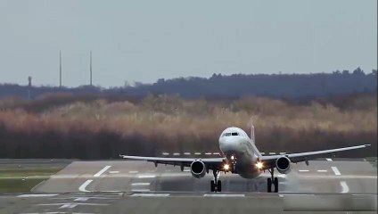 Dünya pilotlarının inemediği piste inen çılgın Türk pilot