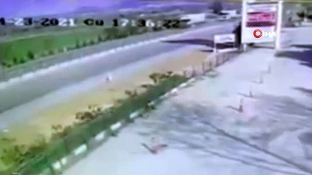 Lastiği patlayan tır karşı şeride geçti, facianın eşiğinden dönüldü