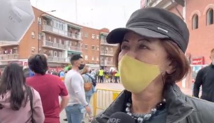 Una asistente al mitin de Vox duda en votar a Ayuso