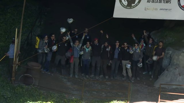 Ils sortent après 40 jours confinés dans une grotte pour une expérience