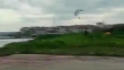 Paramotorla uçuş yapan 4 kişiye pandemi tedbirlerine uymadıkları için ceza kesildi