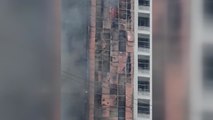 남양주 오피스텔 건설현장에 불...1명 사망·17명 부상 / YTN