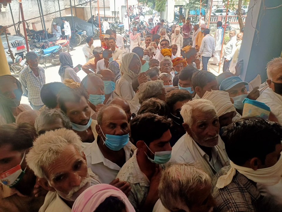 किसान एवं बैंककर्मियों के बीच विवाद, जमकर हुआ हंगामा