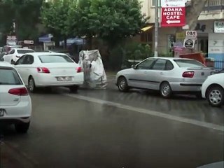 Yürekleri sızlattı: Karton toplayabilmek için…